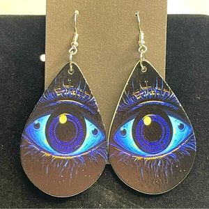 NWOT Blue eye teardrop hook earrings